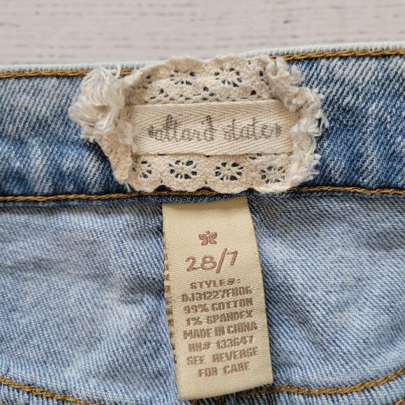 Altar'd State Size 28/7 Light Wash Distressed Jean Shorts Button Fly 3" Inseam - Picture 5 of 8